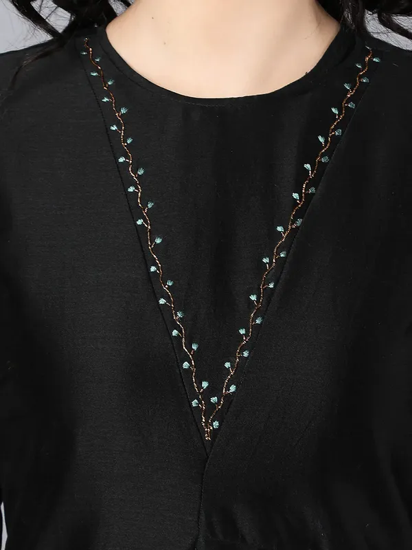 Black_Cupro_Silk_Chanderi_Asymmetric_Hand_Embroidered_Kurta_Set_For_Women