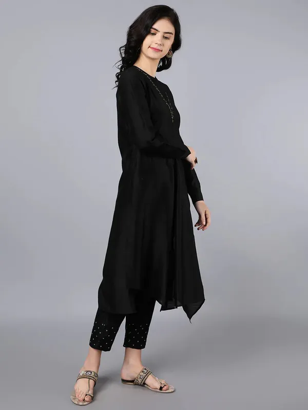 Black_Cupro_Silk_Chanderi_Asymmetric_Hand_Embroidered_Kurta_Set_For_Women