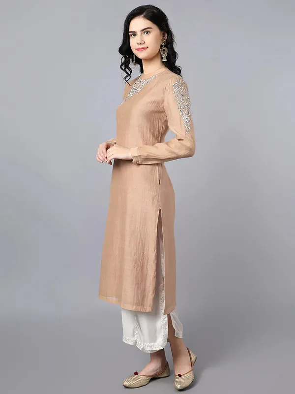 Beige_Chanderi_Silk_Resham_Badla_Embroidered_Kurta_For_Women
