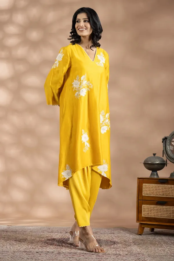 Yellow_Chanderi_Silk_Floral_Applique_Kurta_For_Women