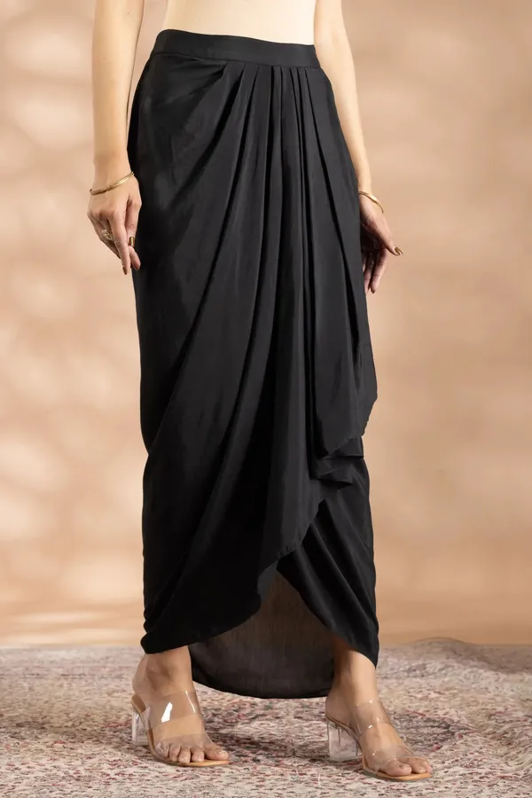 Black_Bemberg_Silk_Geometric_Embroidered_Tunic_Set_For_Women