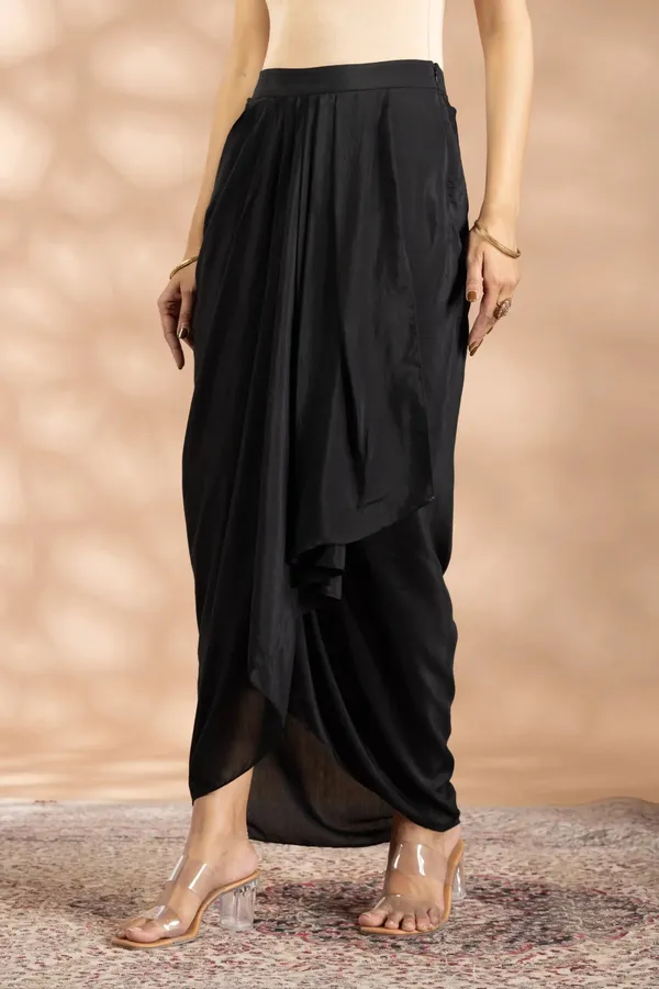 Black_Bemberg_Silk_Geometric_Embroidered_Tunic_Set_For_Women