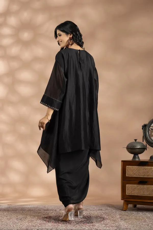 Black_Bemberg_Silk_Geometric_Embroidered_Tunic_Set_For_Women
