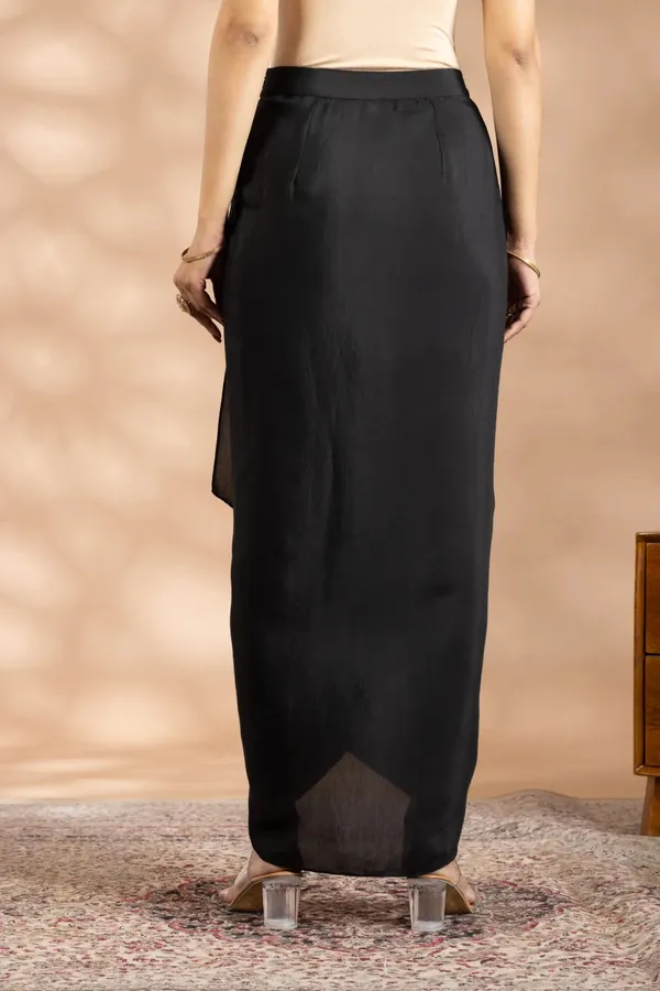 Black_Bemberg_Silk_Geometric_Embroidered_Tunic_Set_For_Women