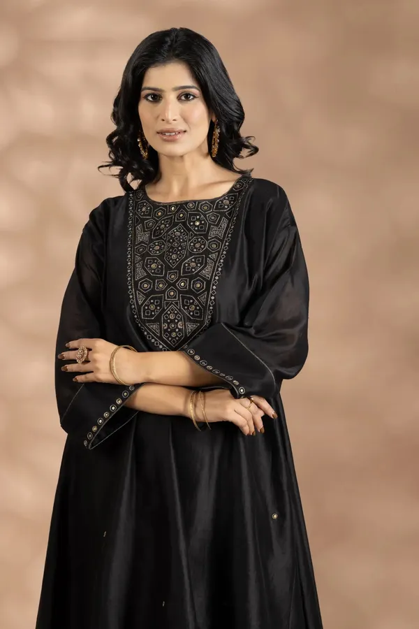 Black_Bemberg_Silk_Geometric_Embroidered_Tunic_For_Women