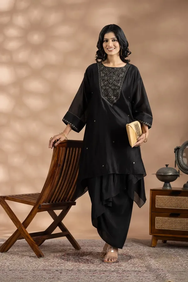 Black_Bemberg_Silk_Geometric_Embroidered_Tunic_For_Women