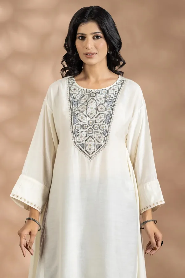 Ivory_Green_Bemberg_Silk_Geometric_Embroidered_Tunic_Set_For_Women