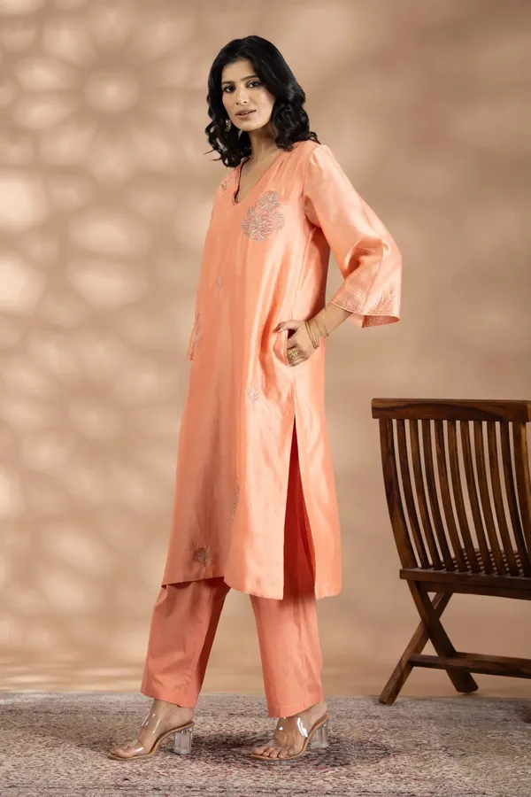 Peach_Chanderi_Silk_Floral_Beaded_Motif_Kurta_For_Women
