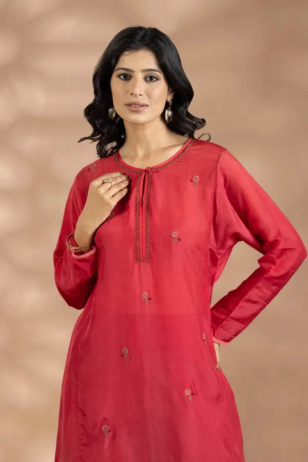 Red_Bemberg_Silk_Buti_Round_Neck_Kurta_Set_For_Women