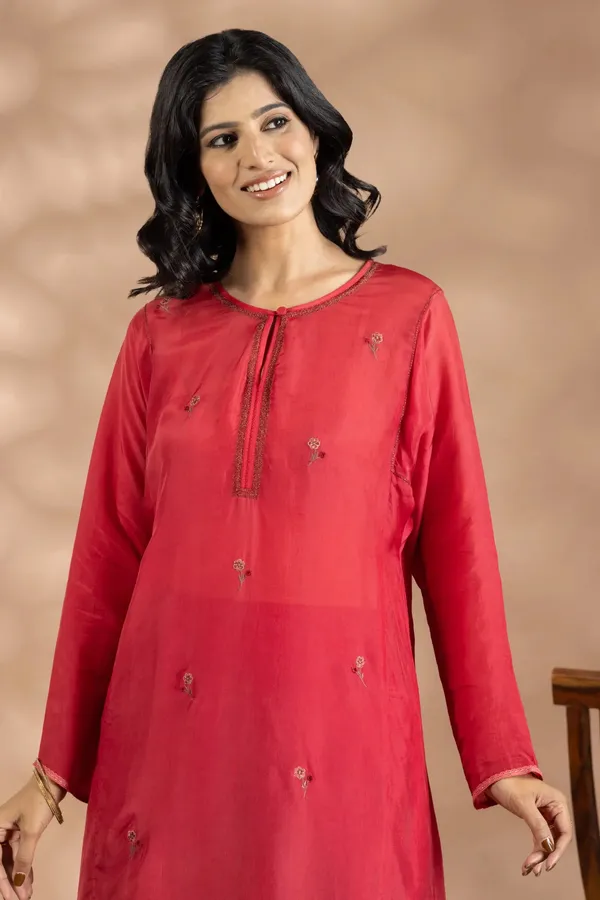 Red_Bamberg_Silk_Round_Neck_Buti_Kurta_For_Women