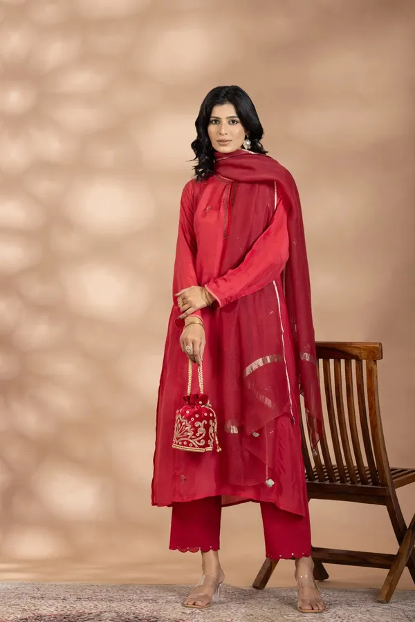 Red_Bamberg_Silk_Round_Neck_Buti_Kurta_For_Women