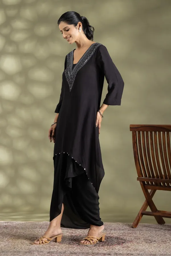 Black_Bemberg_Silk_Dori_Embroidered_Kurta_For_Women