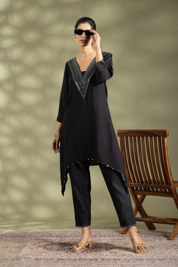 Black_Bemberg_Silk_Dori_Embroidered_Kurta_For_Women