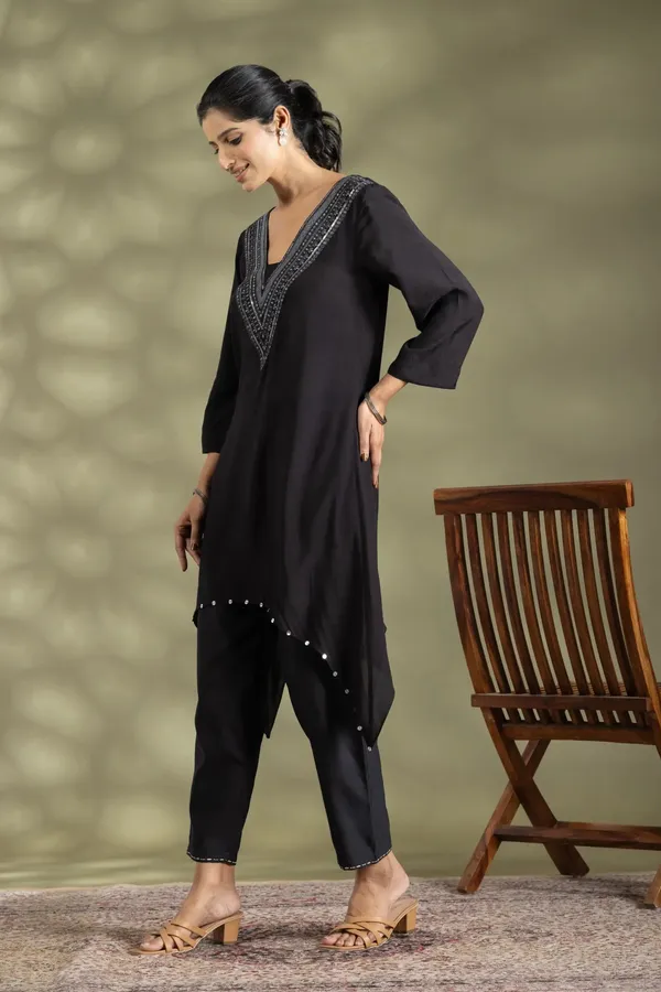 Black_Bemberg_Silk_Dori_Embroidered_Kurta_For_Women