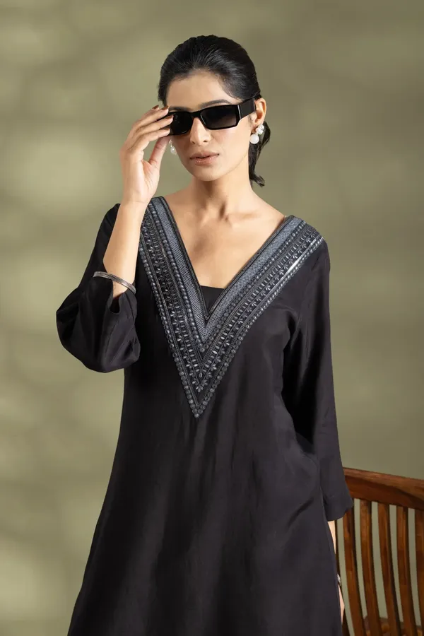 Black_Bemberg_Silk_Dori_Embroidered_Kurta_For_Women