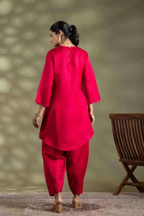 Fuchsia_Viscose_Satin_Embroidered_Kurta_Set_For_Women