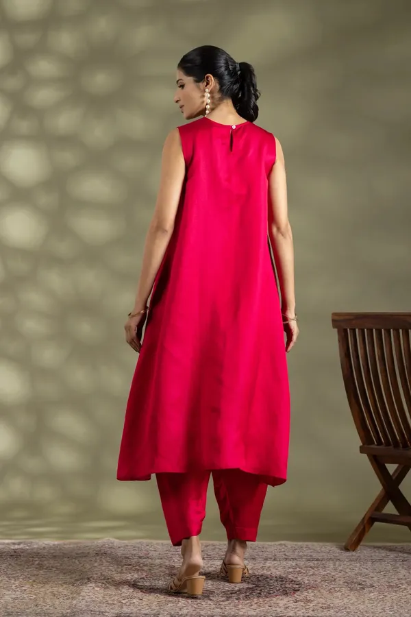 Fuchsia_Viscose_Satin_Sleeveless_Mukaish_Embroidered_Kurta_For_Women