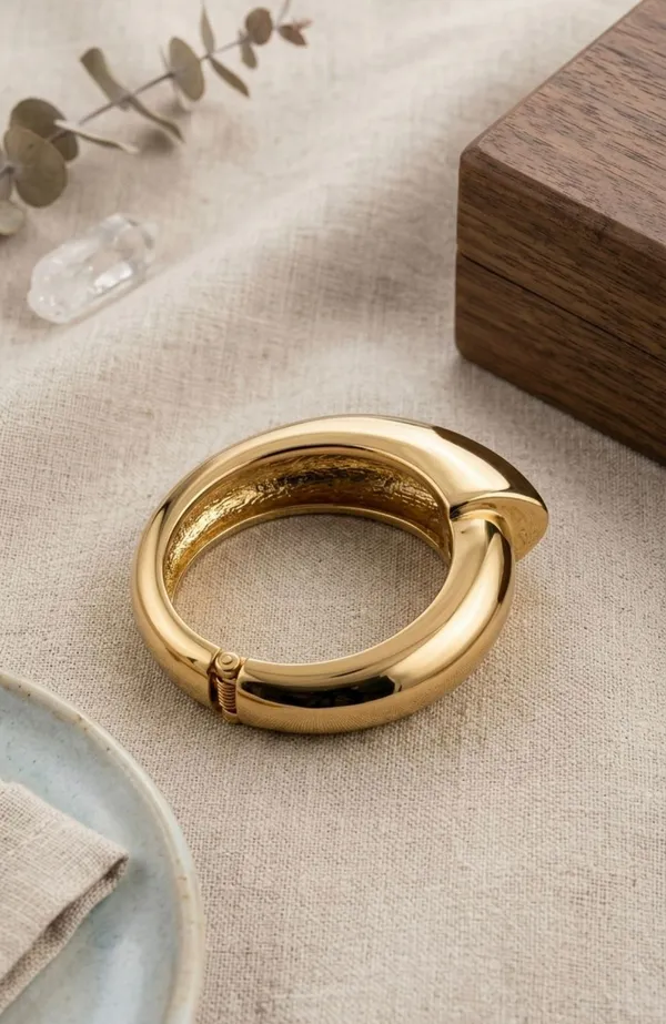 Elowen_Gold_Dome_Hinge_Bangle