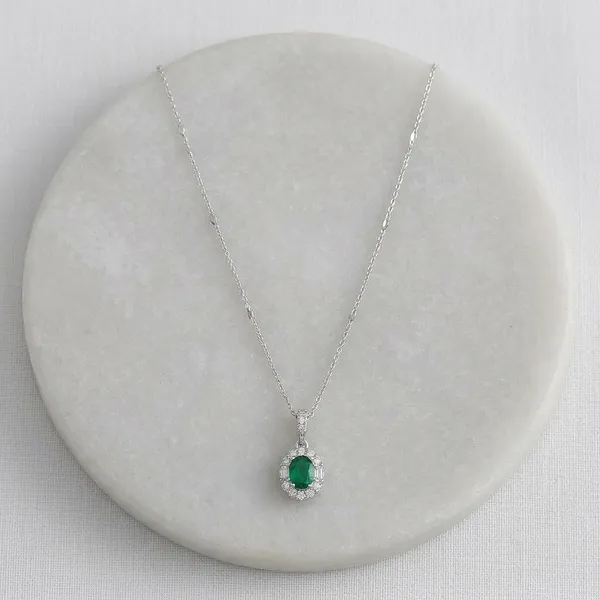 Emerald_Green_Oval_Halo_Crystal_Pendant_Necklace_For_Women
