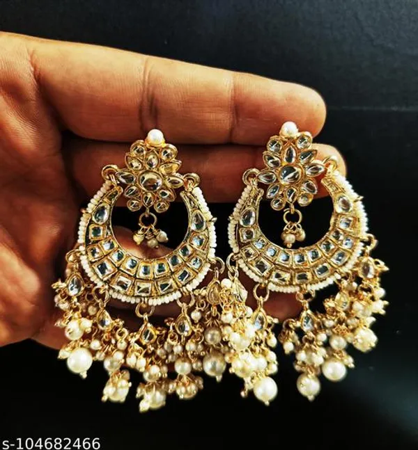 Dripping_Elegance_Chandelier_Pearl_Earrings