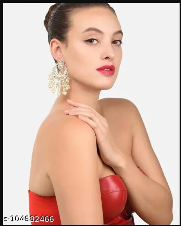 Dripping_Elegance_Chandelier_Pearl_Earrings