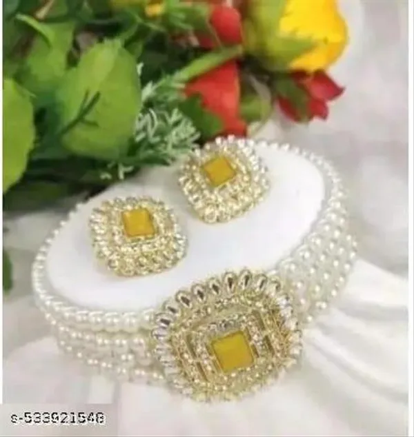 Elegant_Pearl_Choker_Necklace_Set_With_Yellow_Stone_Kundan_Design_Traditional_Bridal_Festive_Jewelry_Matching_Earrings_Included_Perfect_For_Weddings_Parties_Ethnic_Wear_Premium_Finish_Statement_Set
