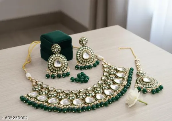 Women_S_Green_Kundan_Pearl_Choker_Jewellery_Set_Traditional_Indian_Bridal_Necklace_With_Matching_Earrings_Maang_Tikka_Elegant_Ethnic_Gold_Finish_Jewellery_For_Weddings_Festivals_Parties_Special_Occasions_Perfect_Gift_For_Brides_Bridesmaids