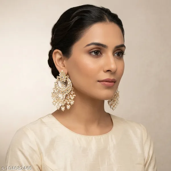 Dripping_Elegance_Chandelier_Pearl_Earrings