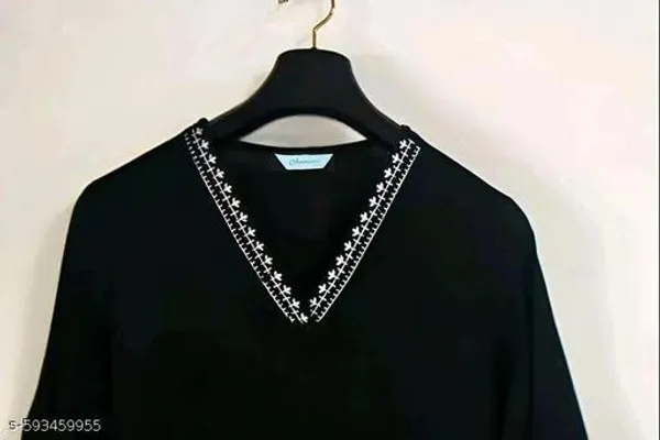 Women_Tending_Rayon_Embroidery_Short_Kurta