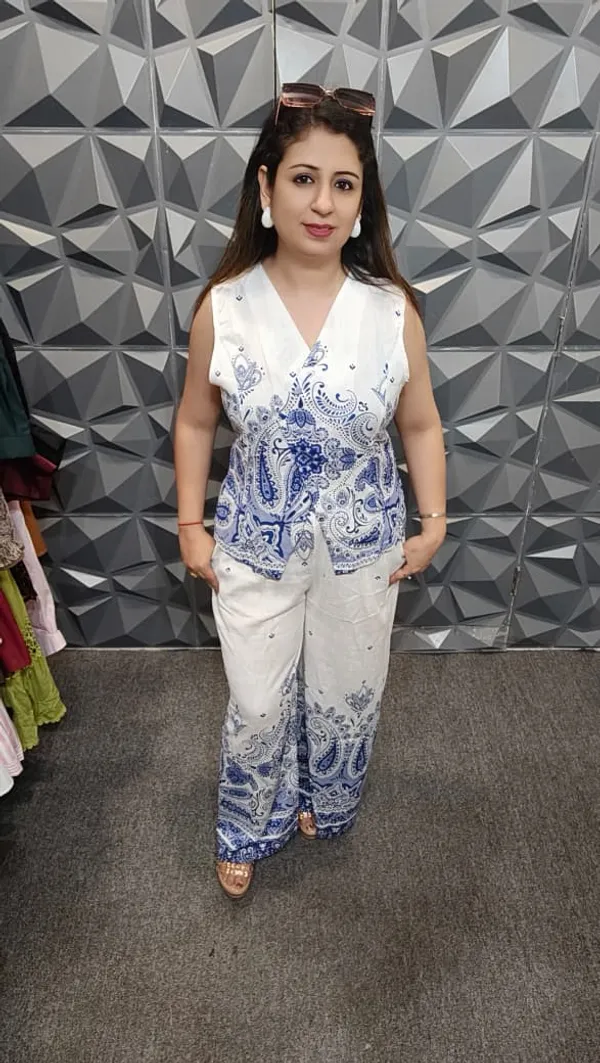 Blue_&_White_Paisley_Print_Sleeveless_Top_And_Palazzo_Set_For_Women