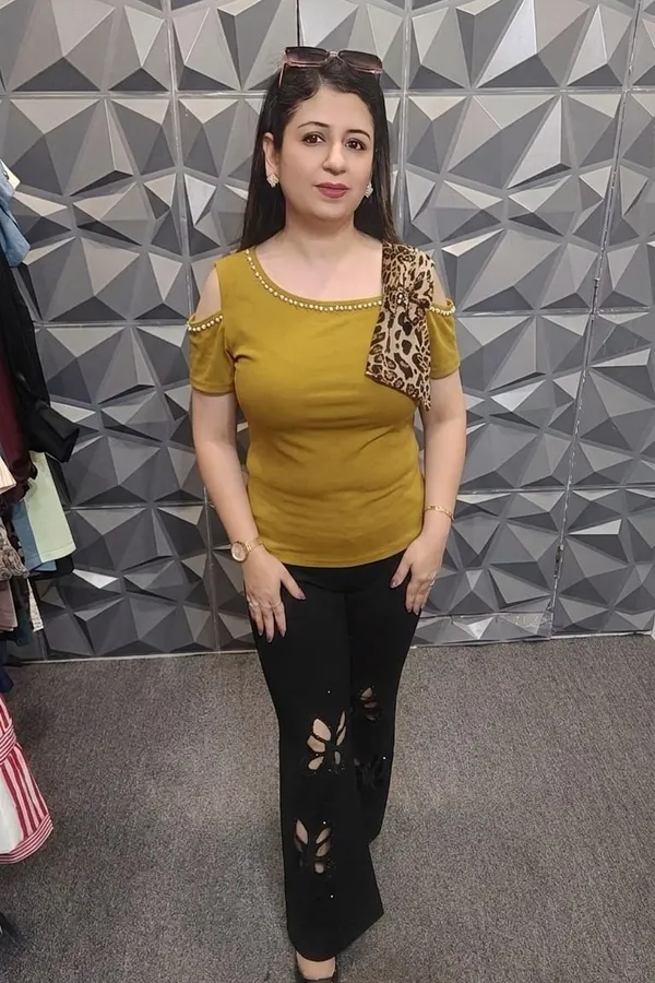Mustard_Yellow_Cold_Shoulder_Top_With_Leopard_Print_Scarf