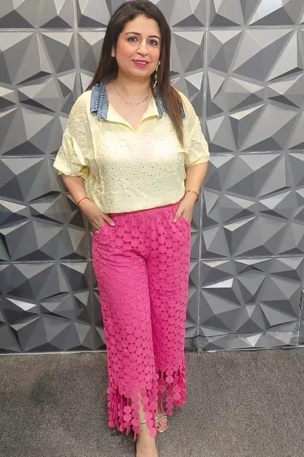 Pink_Textured_Pom-Pom_Hem_Cropped_Trousers_For_Women