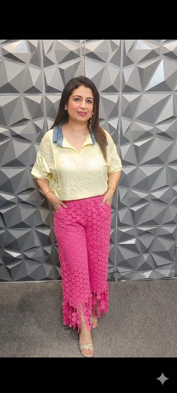 Pink_Textured_Pom-Pom_Hem_Cropped_Trousers_For_Women