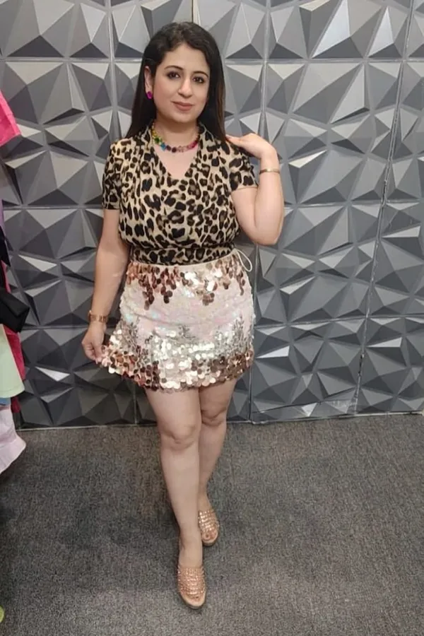 Rose_Gold_Sequin_Embellished_Mini_Skirt_For_Women