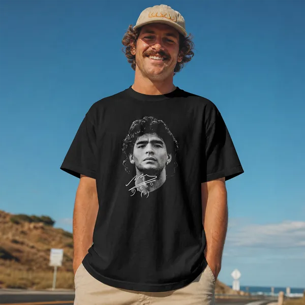 Maradona_Portrait_And_Signature_Graphic_Black_Cotton_T-Shirt_For_Men_And_Women