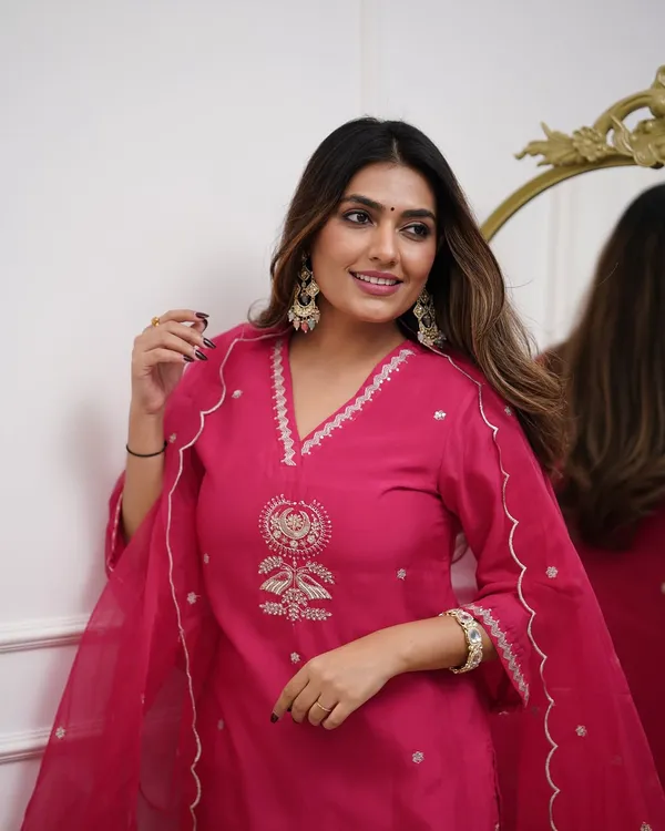 Pink_Cotton_Embroidered_Kurta_Set_With_Dupatta_For_Women