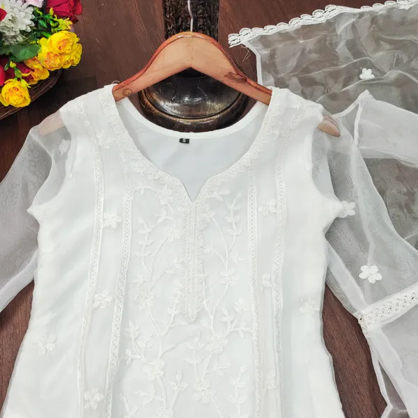 White_Cotton_Embroidered_Kurta_Set_For_Women