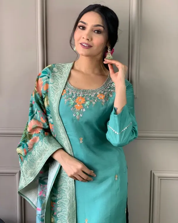 Turquoise_Cotton_Embroidered_Straight_Kurta_Set_For_Women