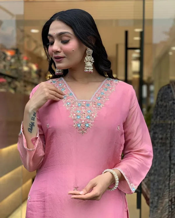 Pink_Cotton_Embroidered_Kurta_Set_For_Women
