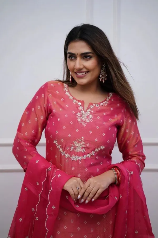 Pink_Cotton_Embroidered_Kurta_Set_With_Dupatta_For_Women
