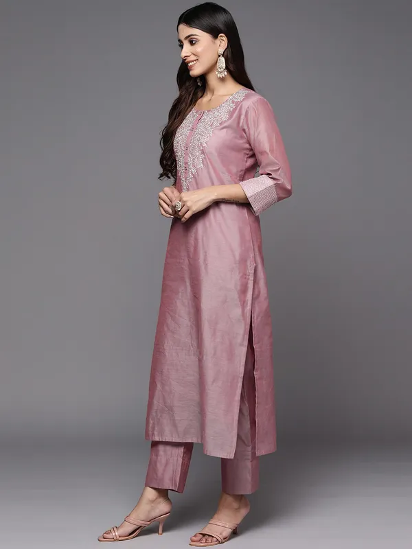 Pink_Cotton_Embroidered_Kurta_Set_For_Women