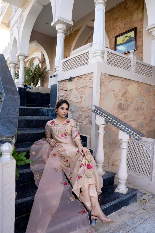 Pink_Cotton_Floral_Embroidered_Kurta_Set_For_Women