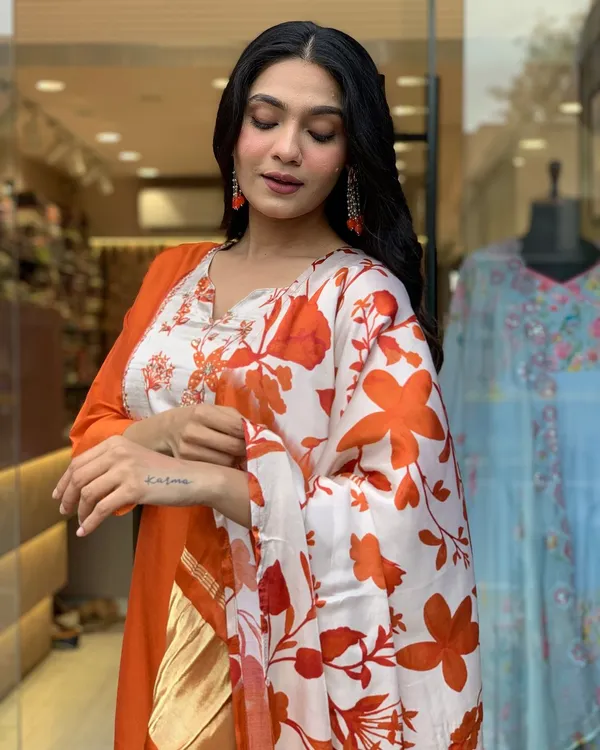 Orange_Cotton_Floral_Embroidered_Kurta_Set_For_Women