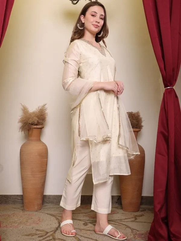 Off_White_Cotton_Embroidered_Kurta_Set_For_Women