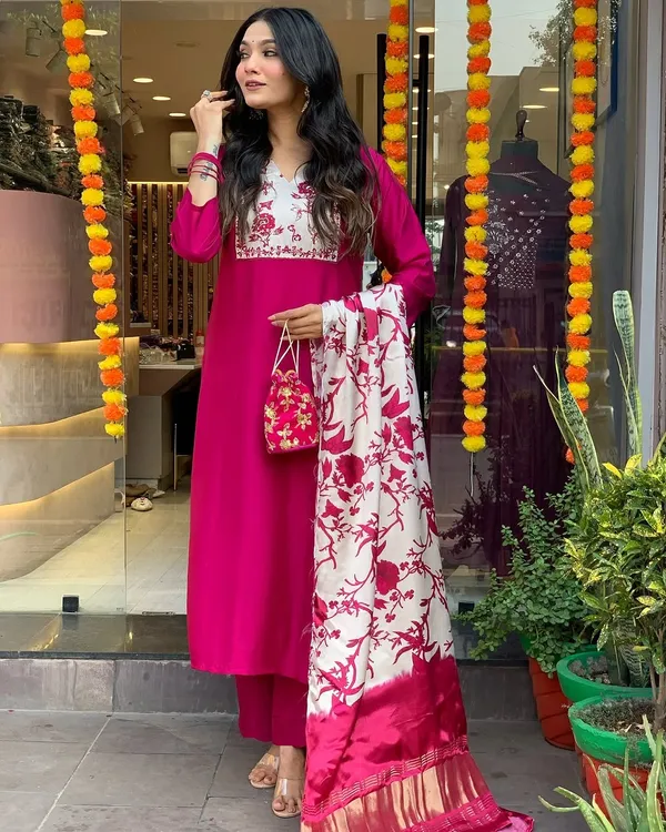 Pink_Cotton_Floral_Embroidered_Kurta_Set_For_Women