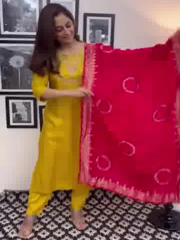 Yellow_Cotton_Embroidered_Kurta_Set_For_Women