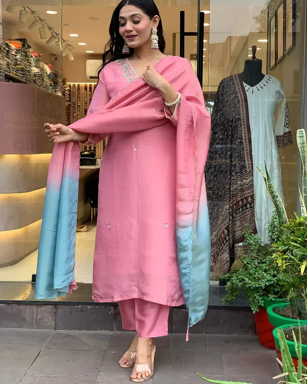 Pink_Cotton_Embroidered_Kurta_Set_For_Women