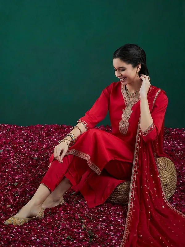 Red_Cotton_Embroidered_Kurta_Set_For_Women