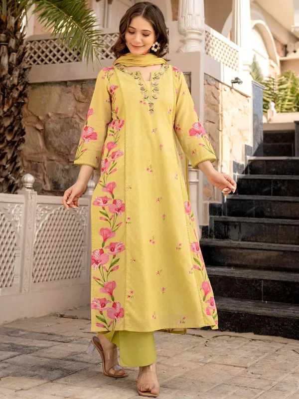 Yellow_Cotton_Floral_Embroidered_Kurta_Set_For_Women