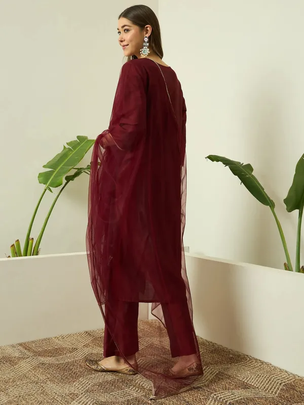 512-Maroon-Varni_House